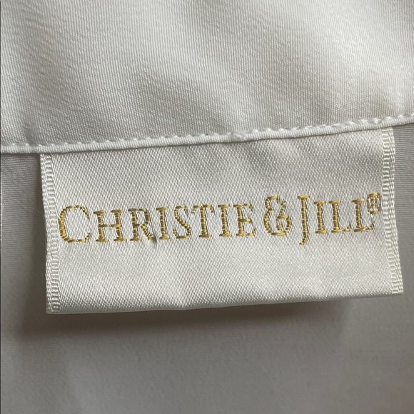 Vintage Elegant White Button Down Shirt - Picture 2 of 9